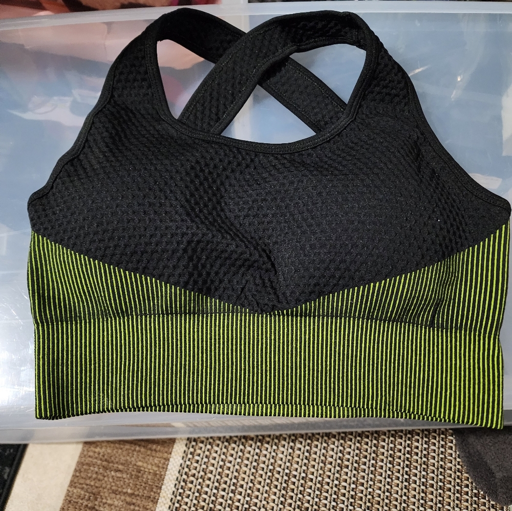 NWOT Olive and Black Women's Activewear 3 Piece Set - Picture 2 of 3